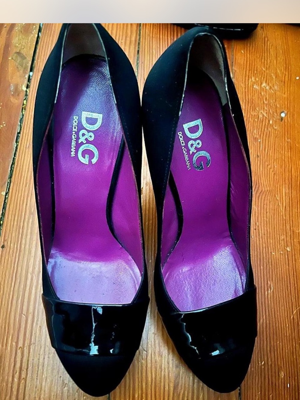 Dolce & Gabbana Black Pumps with Purple Insole